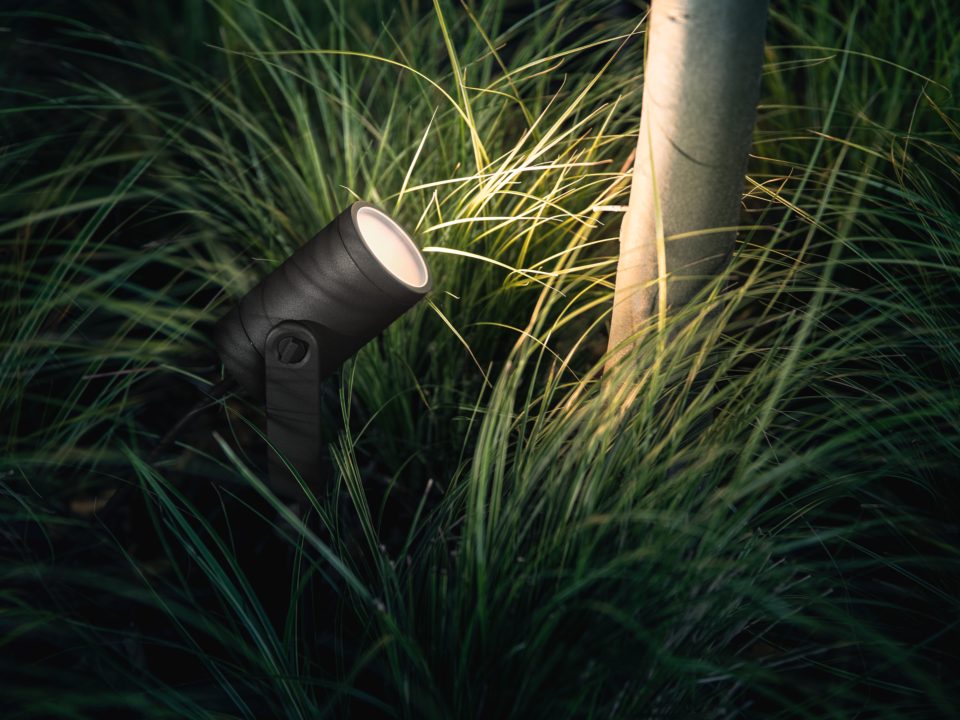Spot exterior RGBW 8W 24V IP65, negru, Philips Hue